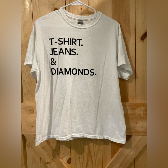 Gildan Tops - 🎁White t shirt with quote